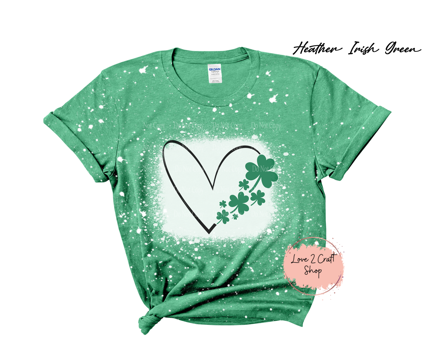 Heart outline with clovers St Patrick's Day - Bleached T-Shirt