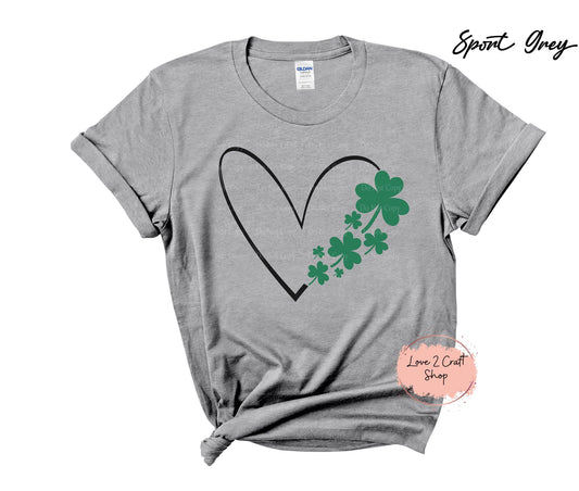 Heart outline with clovers St Patrick's Day T-Shirt